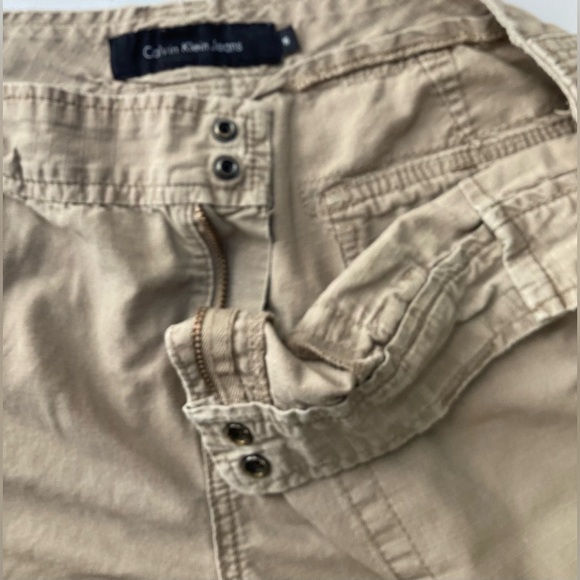 Calvin Klein khaki Bermuda shorts size 16. - Picture 6 of 9